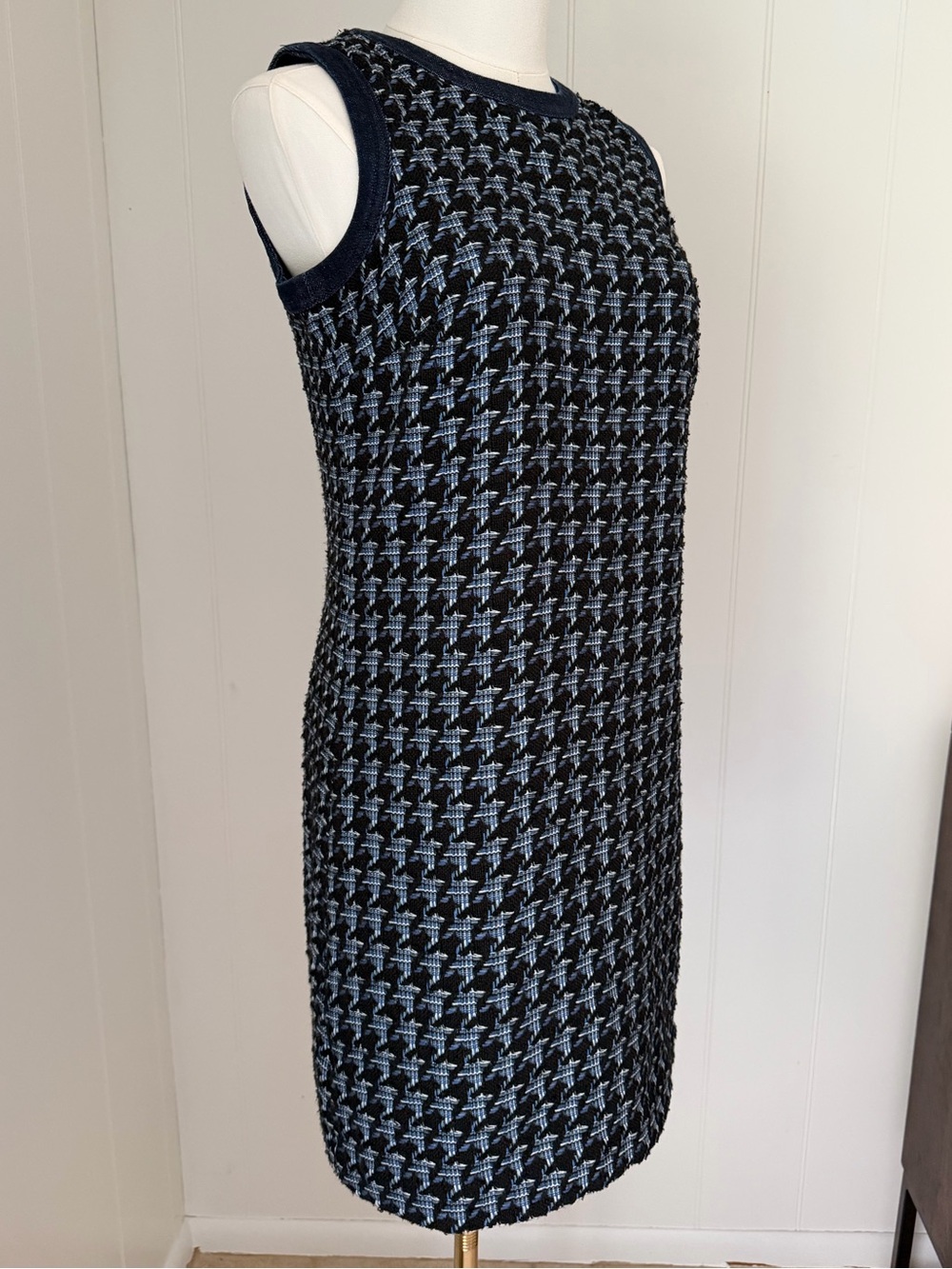 Vintage (LIKE NEW) Ann Taylor Navy and Light Blue Houndstooth Knit Shift Dress